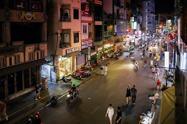 famous-walking-street-in-vietnam-deserted-due-to-corona-virus